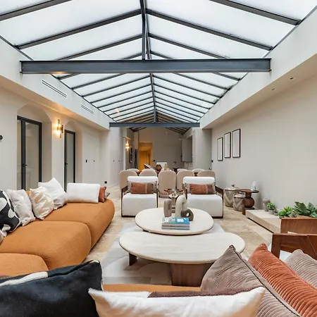 Luxury Grand Air-conditioned In The Heart Of