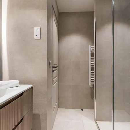 Luxury Grand Air-conditioned In The Heart Of Apartment