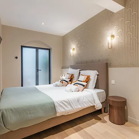 Luxury Grand Air-conditioned In The Heart Of Apartment