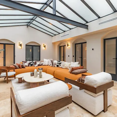 Luxury Grand Air-conditioned In The Heart Of Apartment