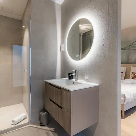 Luxury Grand Air-conditioned In The Heart Of Apartment