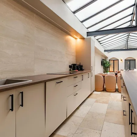 Luxury Grand Air-conditioned In The Heart Of Apartment *