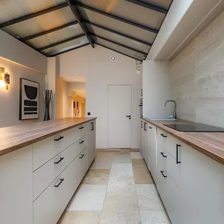 Luxury Grand Air-conditioned In The Heart Of Apartment Paris