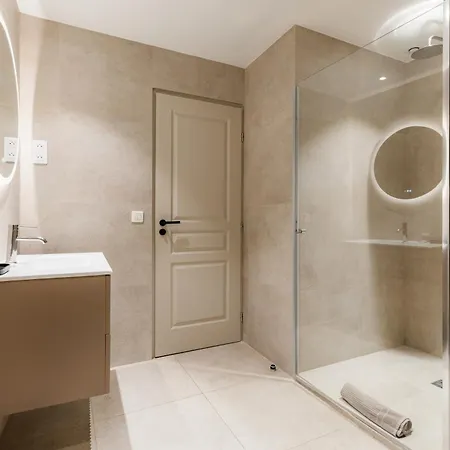 Luxury Grand Air-conditioned In The Heart Of Apartment *