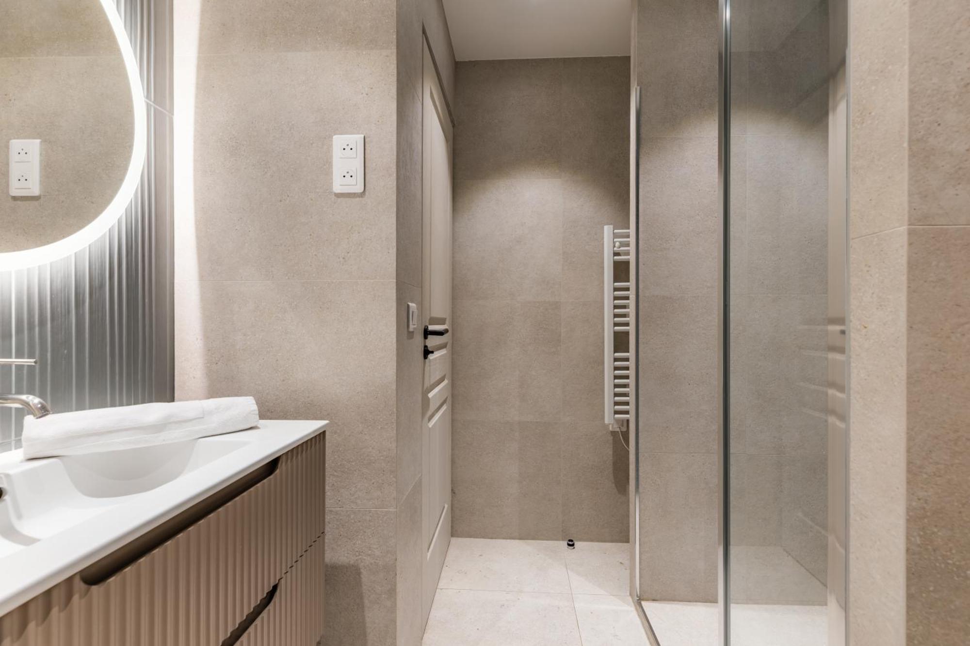 Luxury Grand Air-conditioned In The Heart Of Apartment